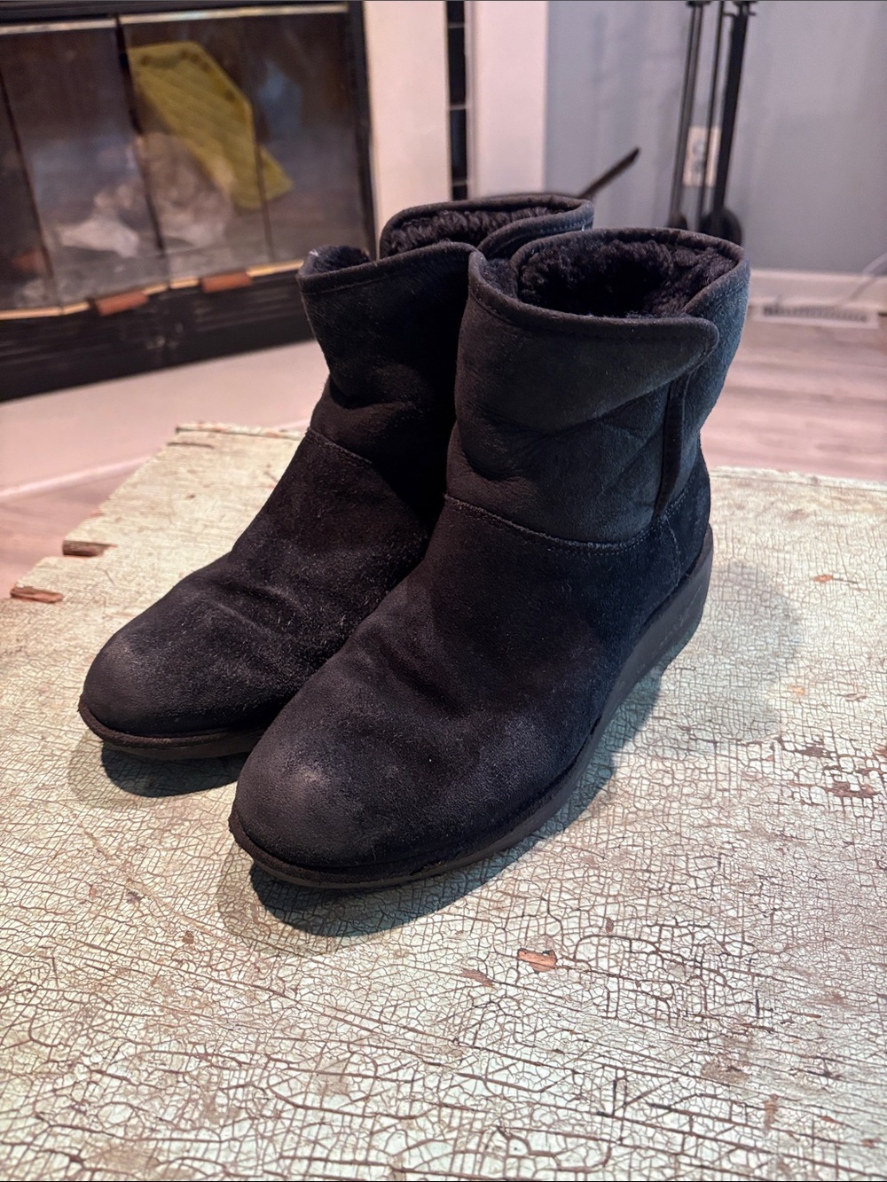 UGG Kristin Ankle Boots Black Suede Sheepskin Lined Women’s Size 8 - Picture 2 of 8